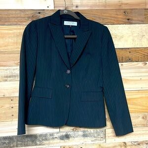Tahari Arthur S. Levine size 4P gray pinstriped double button closure blazer